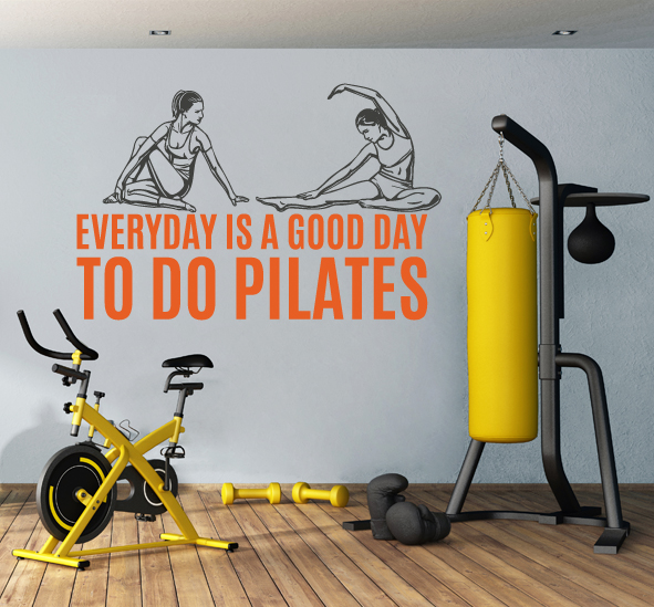 מדבקת קיר - EVERYDAY IS A GOOD DAY TO DO PILATES בצירוף מתעמלות